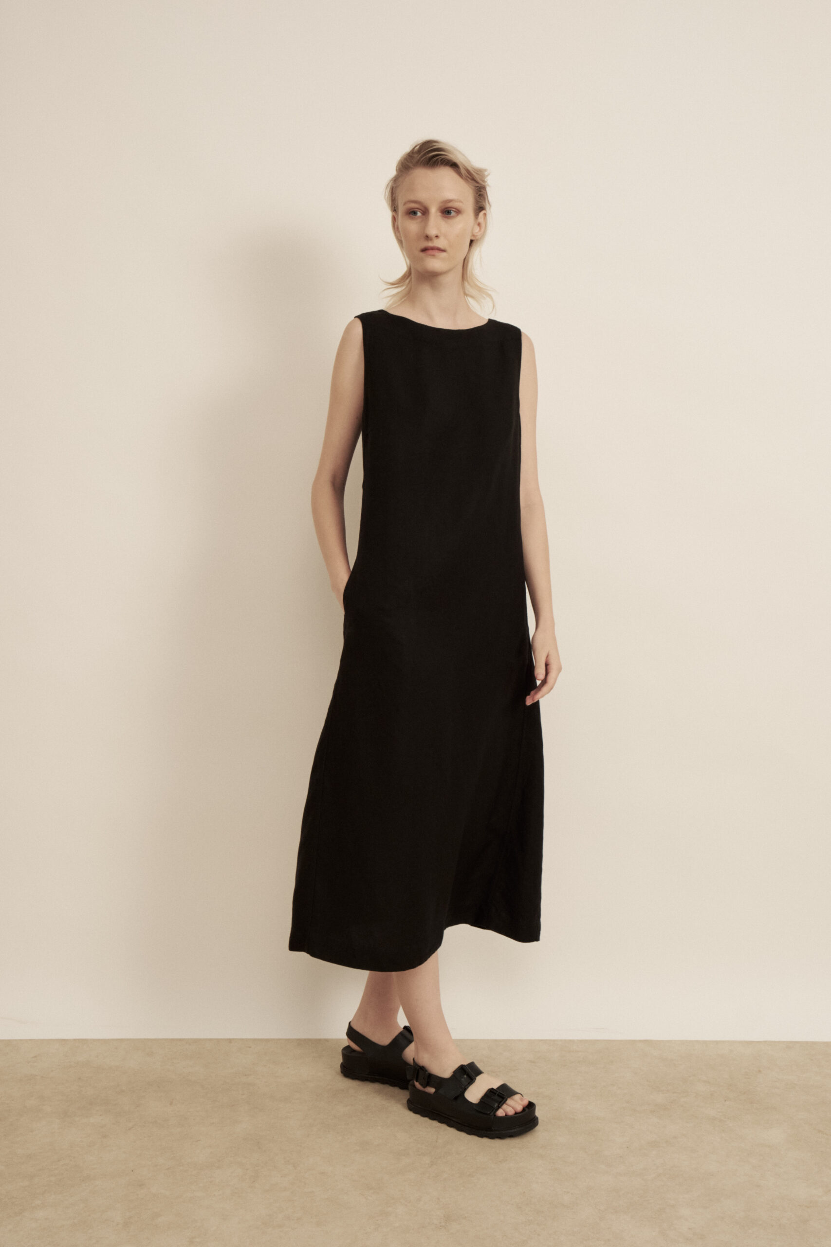 新品未使用 litenリテン Drop line dress黒 Embroidered Cuffs A-Line Dress - black - Mame Kurogouchi